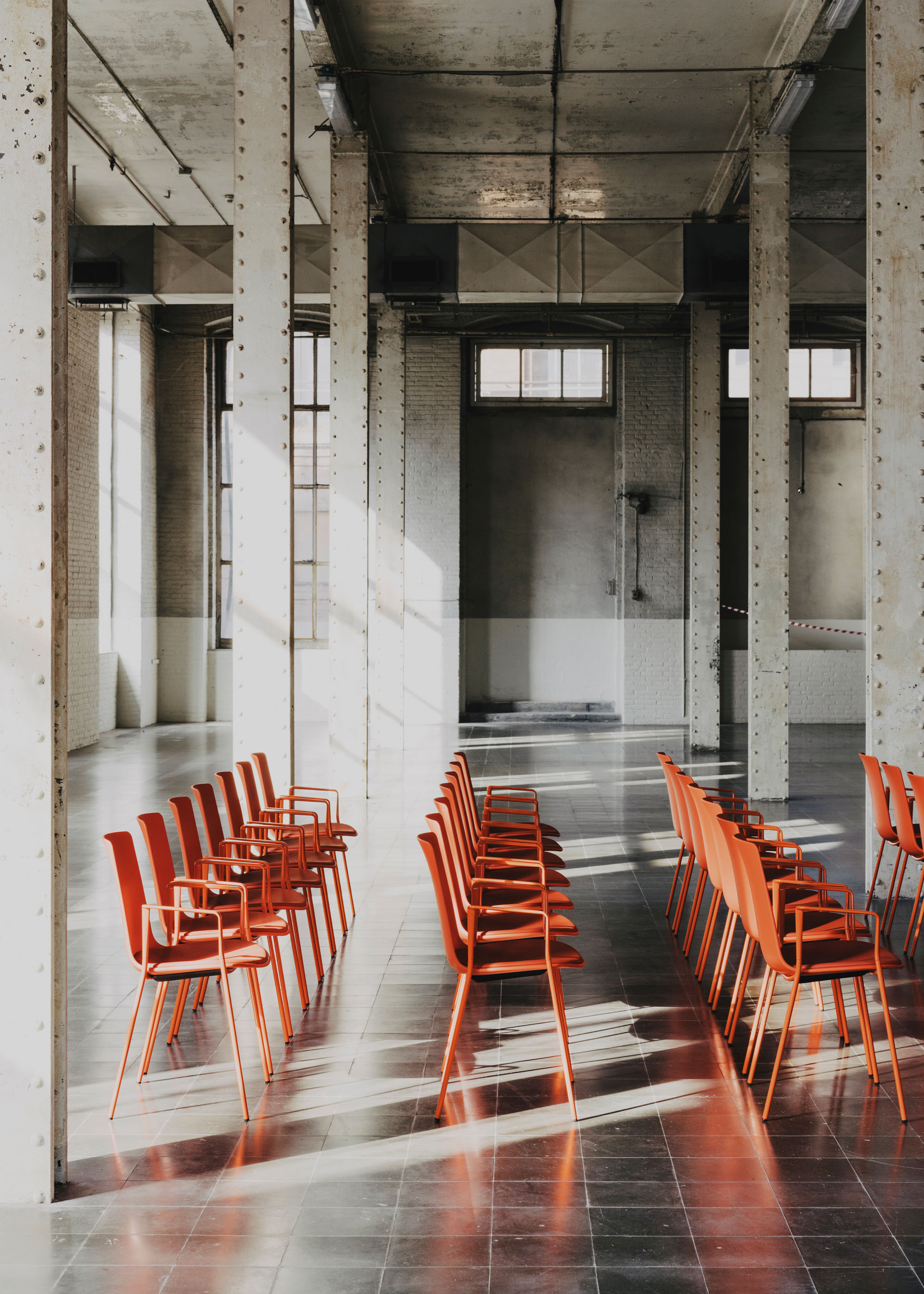 #furniture #enea #design #clase #chairs #orange #basque #sets
