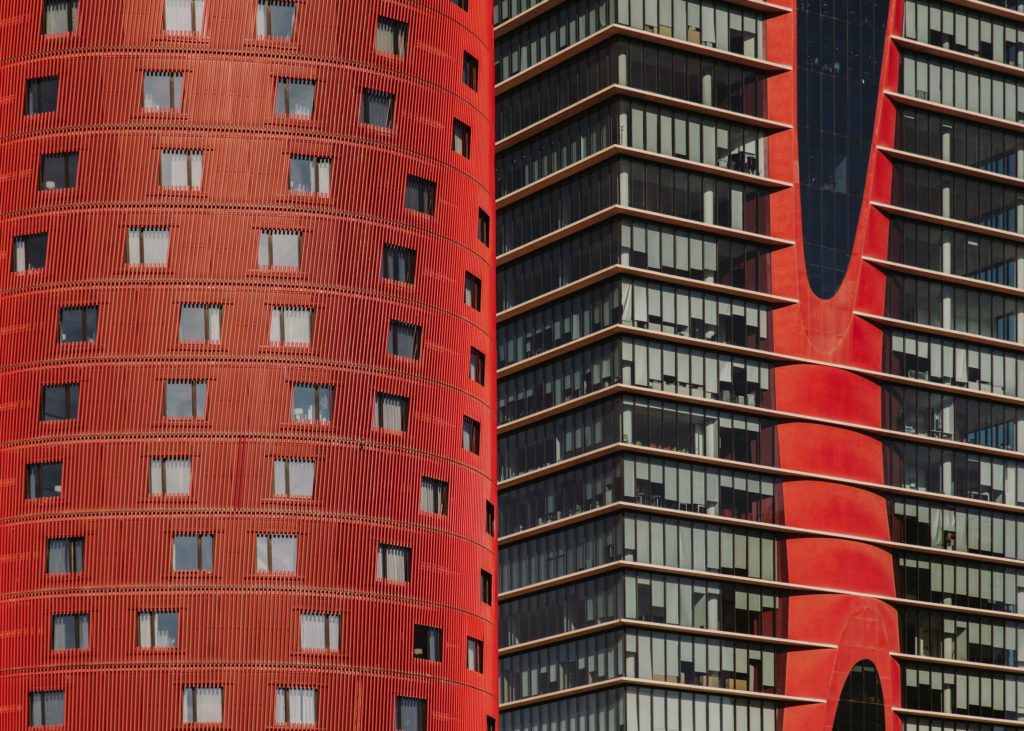 #barcelona #plazaeuropa #architecture #red #toyoito #tmb 