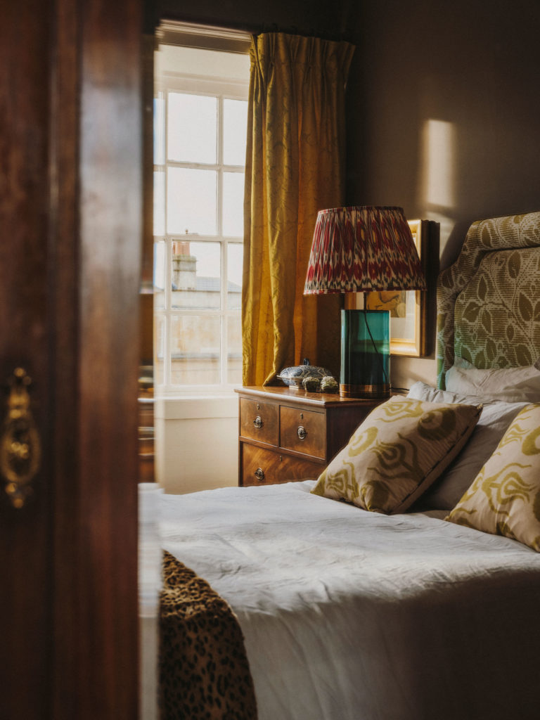 #airbnb #airbnbplus #uk #england #bath #rebecca #interiors #bedroom