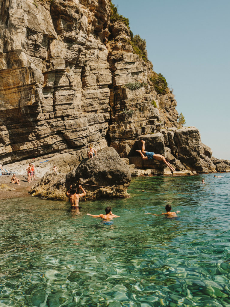 #airbnbmagazine #kayak #mediterranean #costaamalfitana #positano #daadolfo #travel 