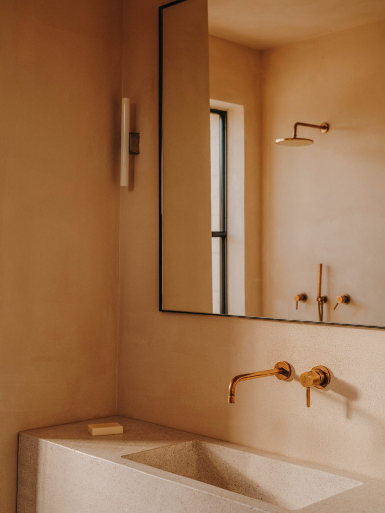 #italy #puglia #andrewtrotter #casamaiora #bath #interiors