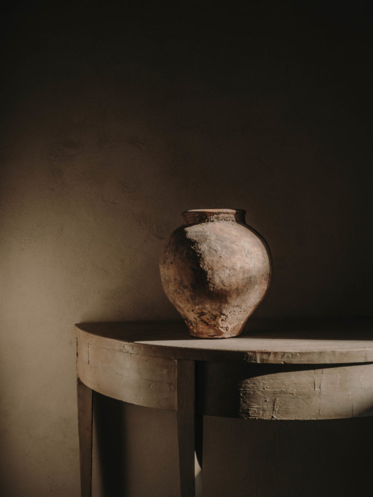 #andrewtrotter #marcelomartinez #puglia #soleto #interiors #ceramics #antiques