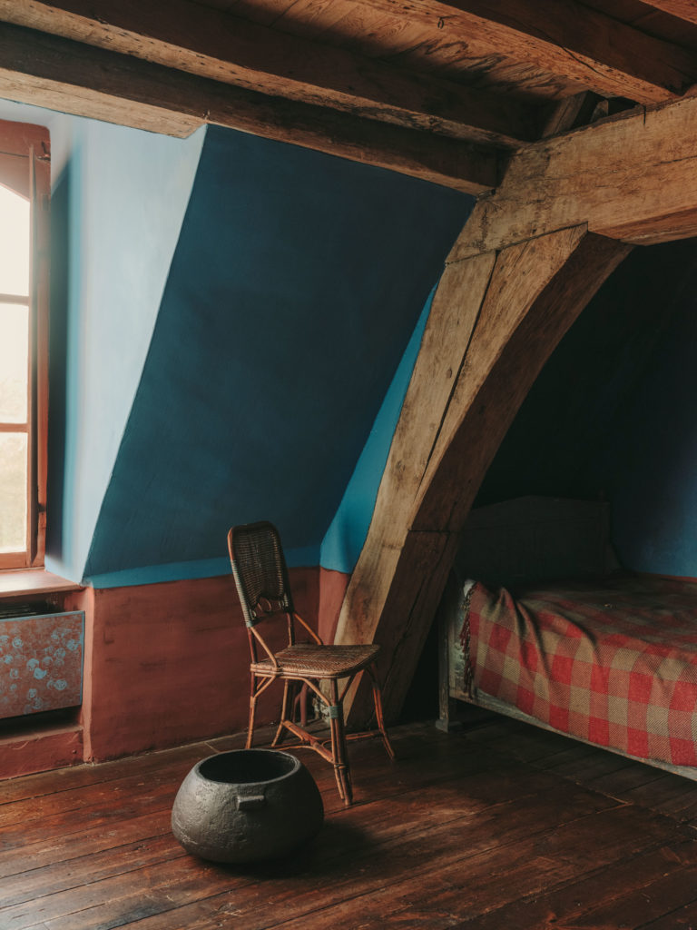 #kinfolk #gravenwezel #castle #antwerp #axelvervoordt #belgium #interiors #bedroom
