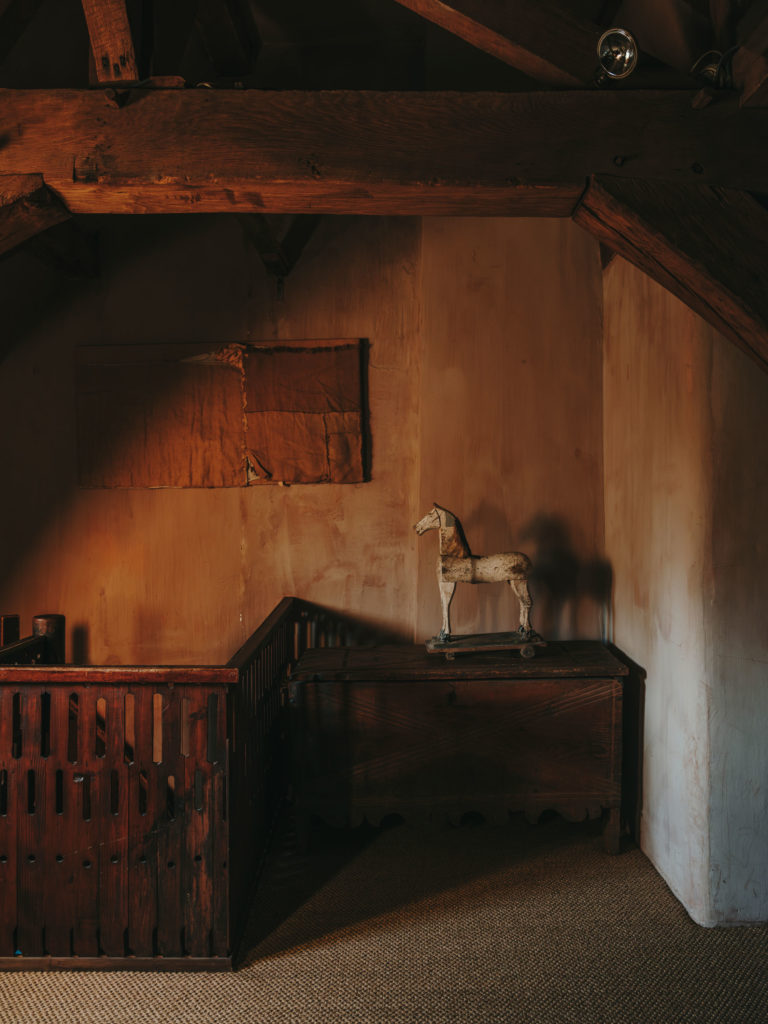 #kinfolk #gravenwezel #castle #antwerp #axelvervoordt #belgium #interiors #wabisabi #bedroom