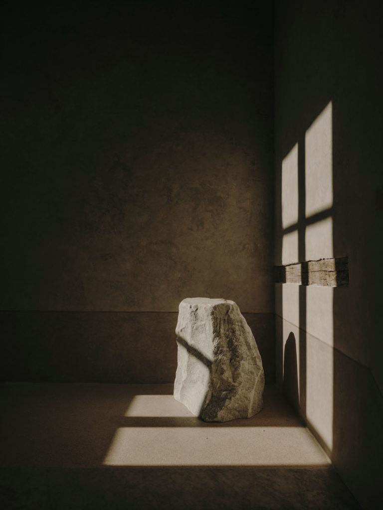 #henrytimi #roma #openhouse #hotels #nomos #details #rocks