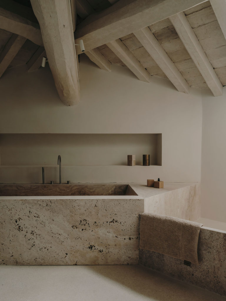 #henrytimi #roma #openhouse #hotels #nomos #bathroom