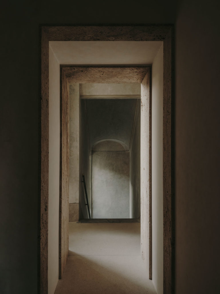 #henrytimi #roma #openhouse #hotels #nomos #corridor
