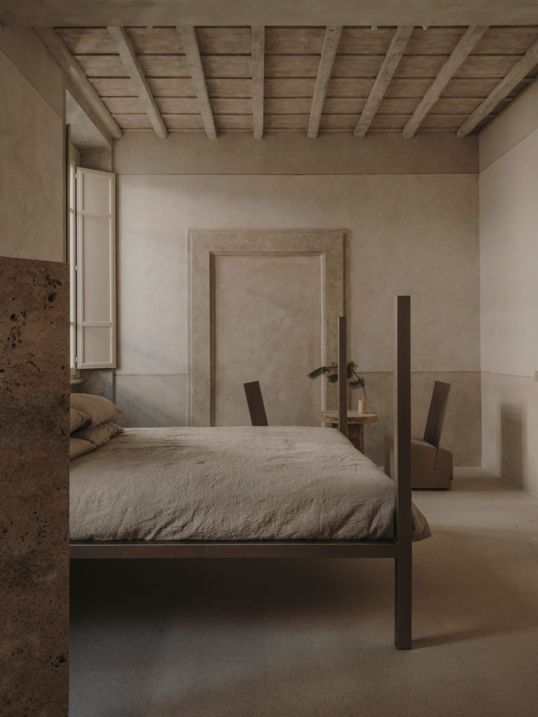 #henrytimi #roma #openhouse #hotels #nomos #bedroom