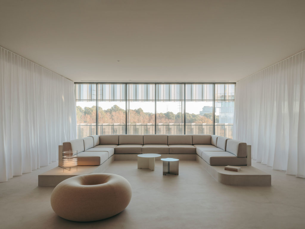#isernserra #gigistudios #barcelona #workspace #office #interiors #sofa