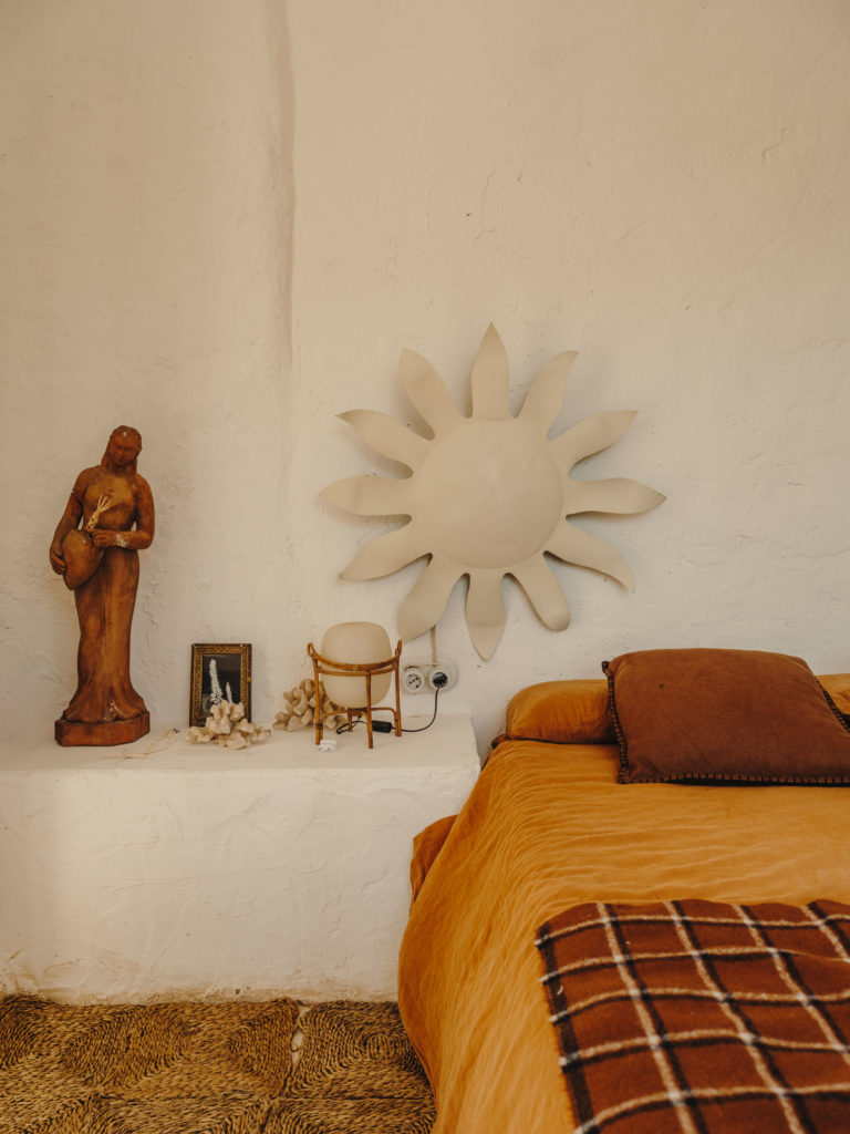 #cancanana #cobalto #tarragona #gabrielescamez #milkmagazine #mediterranean #interiors #bedroom #cestita