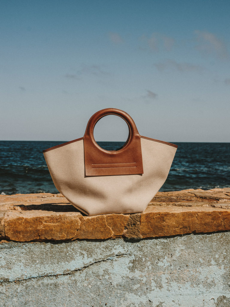 #hereu #begur #costabrava #bags #stilllife #orange #sea