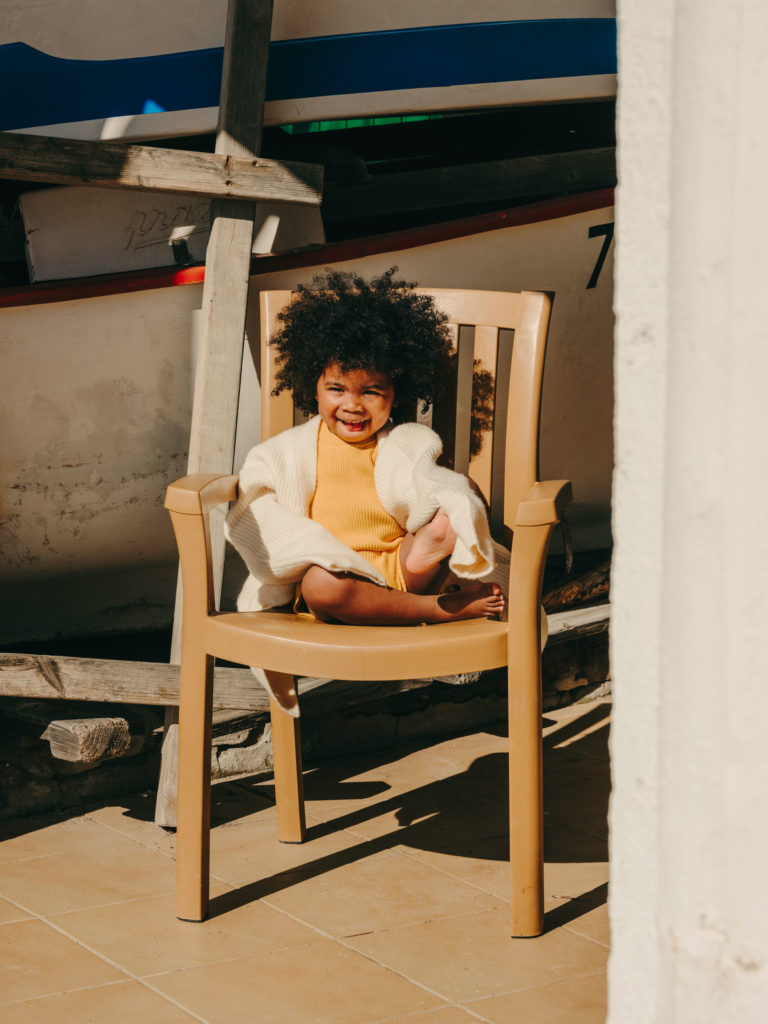#kinfolk #family #kids #fashion #costabrava #casasalguer #beach #plasticchair