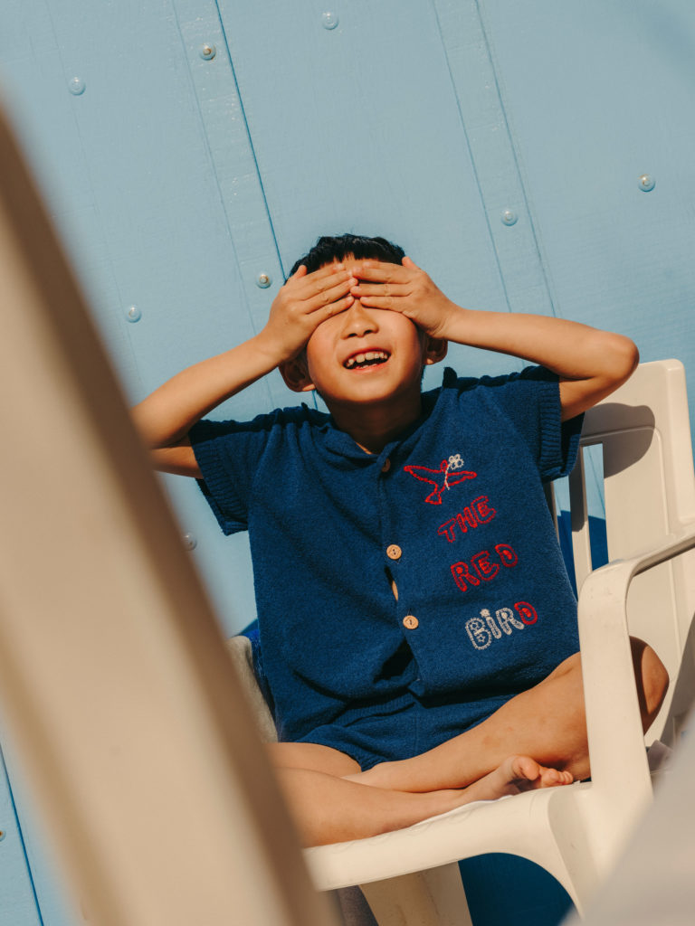 #kinfolk #family #kids #fashion #costabrava #casasalguer #beach #mediterranean #orange #plasticchair #blue