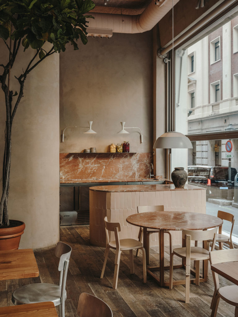 #plantea #her #restaurants #madrid #interiors #artek #aalto